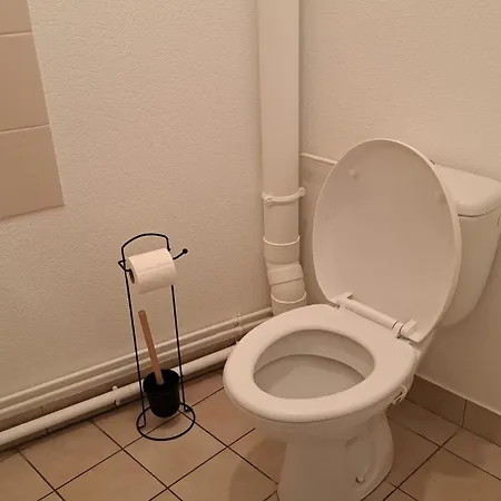 Chez Line, Face à La Gare *