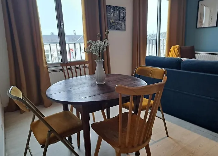 Chez Line, Face A La Gare *