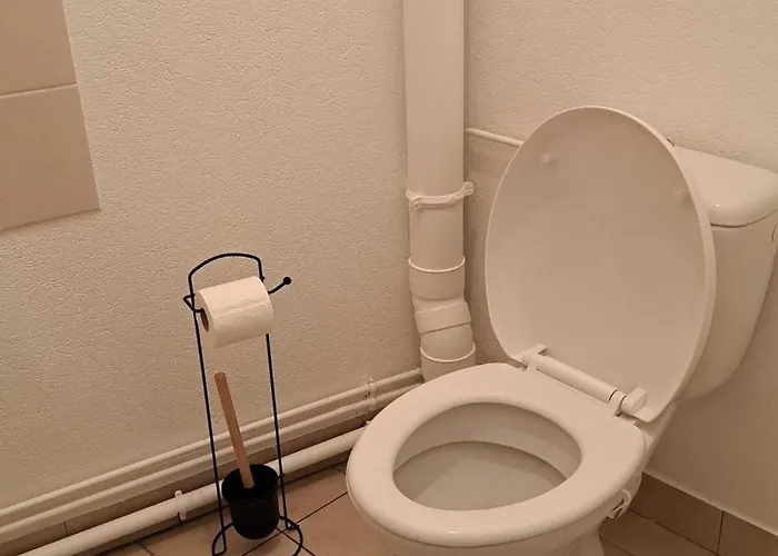 Chez Line, Face A La Gare *